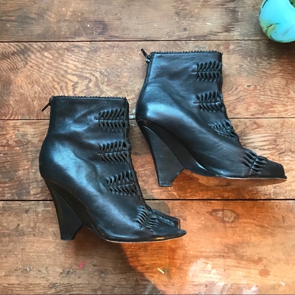 Sam Edelman Krosby Heeled Bootie - Picture 4 of 7